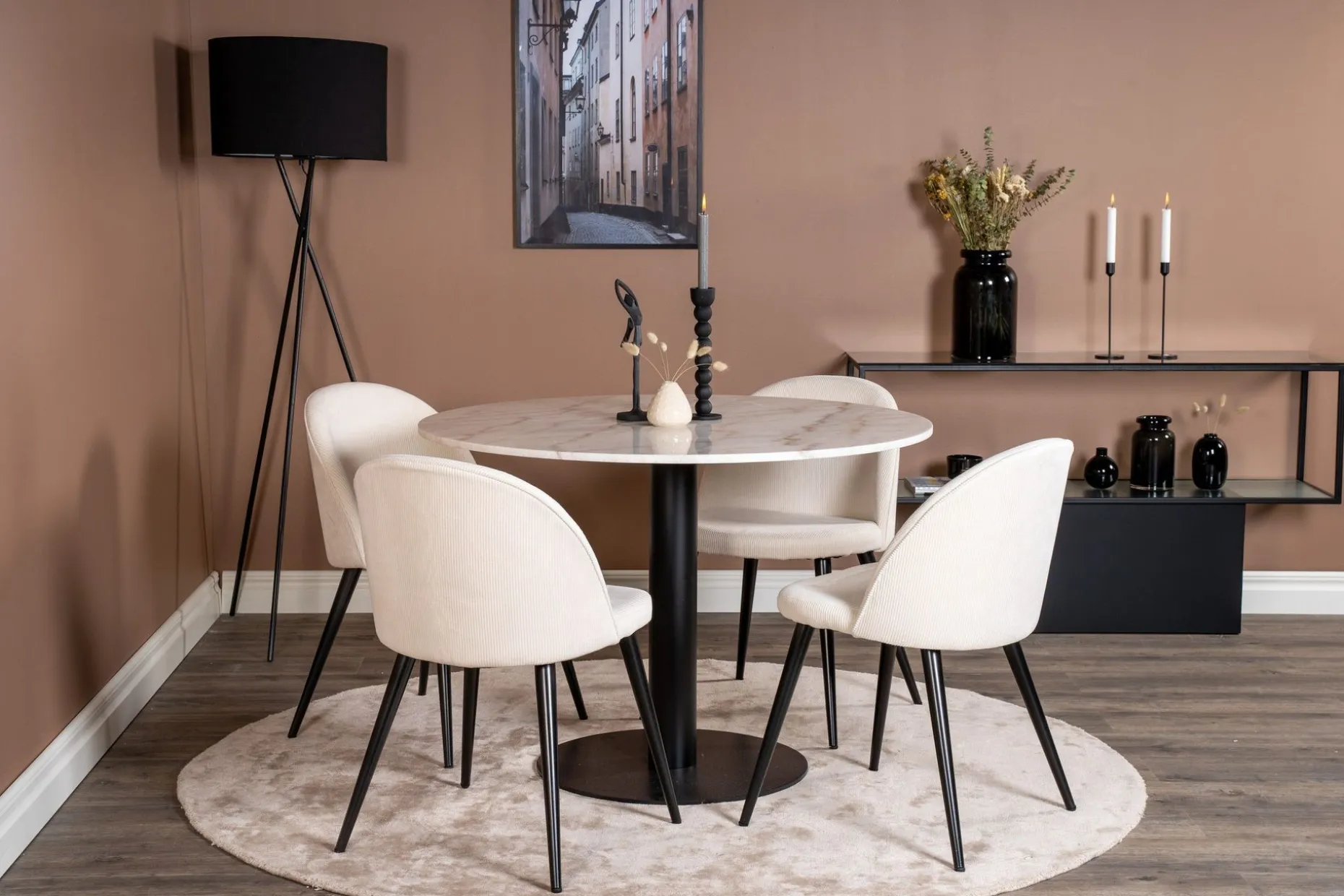 Admira Spisegruppe 106 cm Rundt Marmorbord med 4 Valera Spisestoler