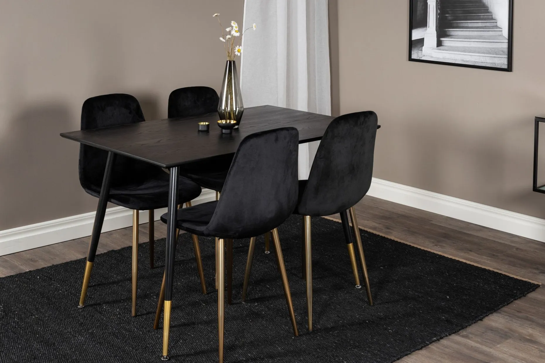 Balisa Spisegruppe 120 cm inkl. 4 Pontus Fløyelsstoler