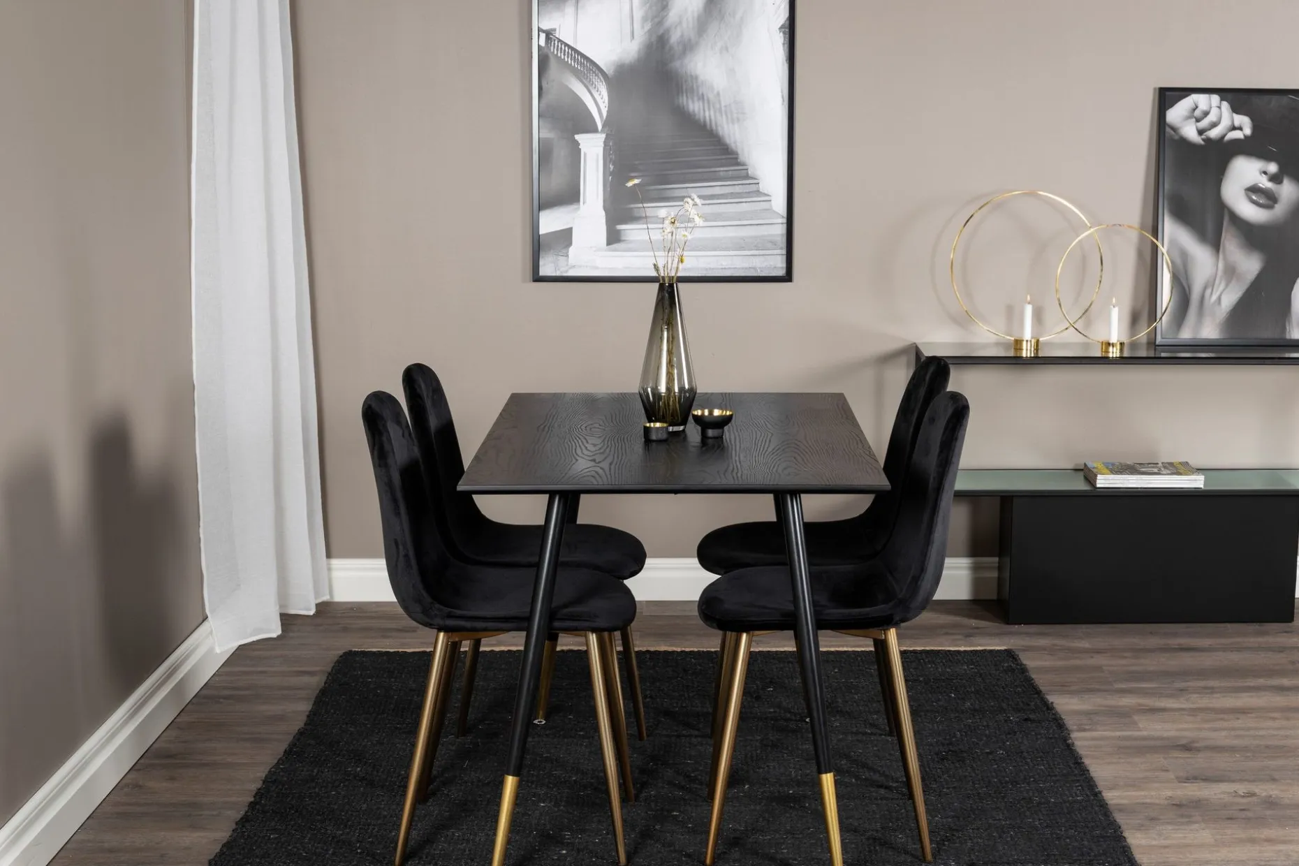 Balisa Spisegruppe 120 cm inkl. 4 Pontus Fløyelsstoler