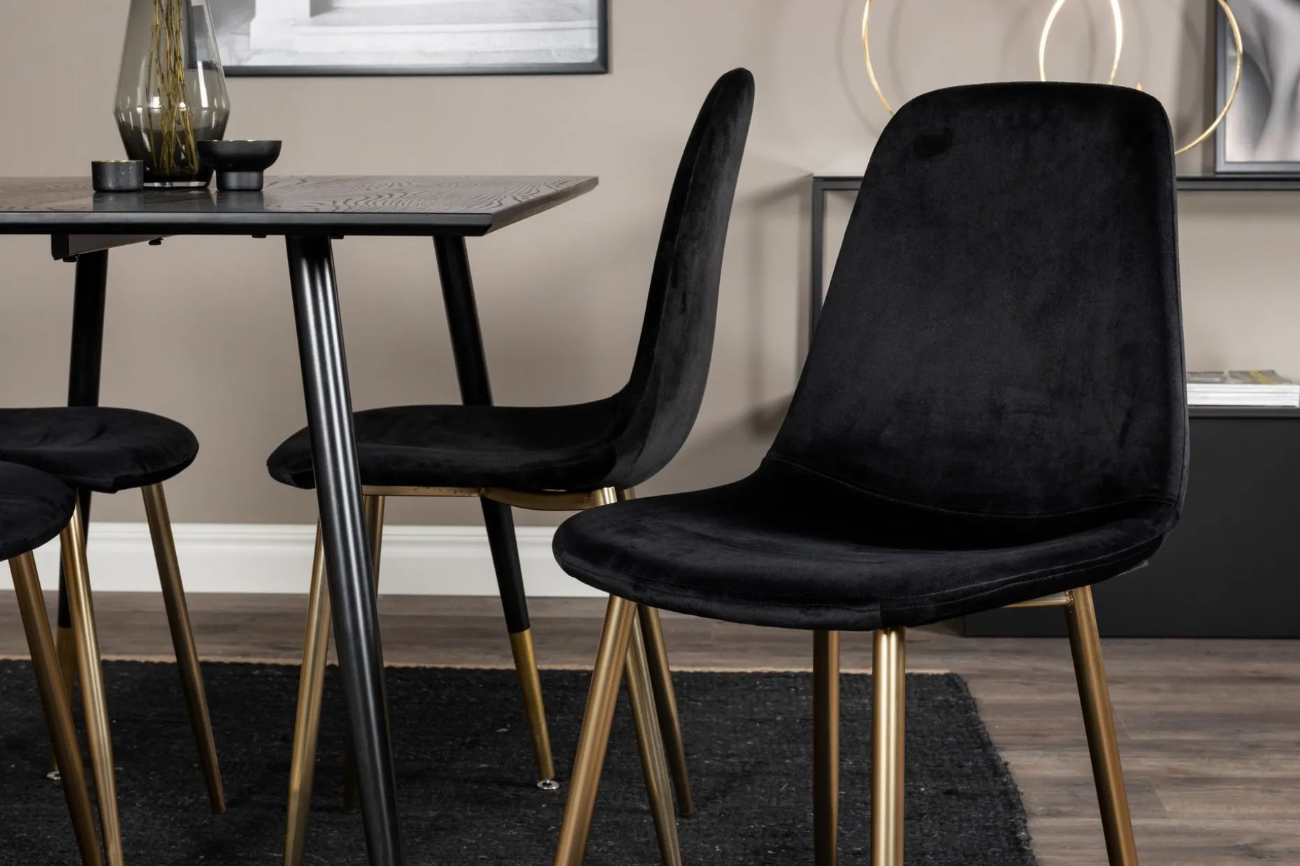 Balisa Spisegruppe 120 cm inkl. 4 Pontus Fløyelsstoler