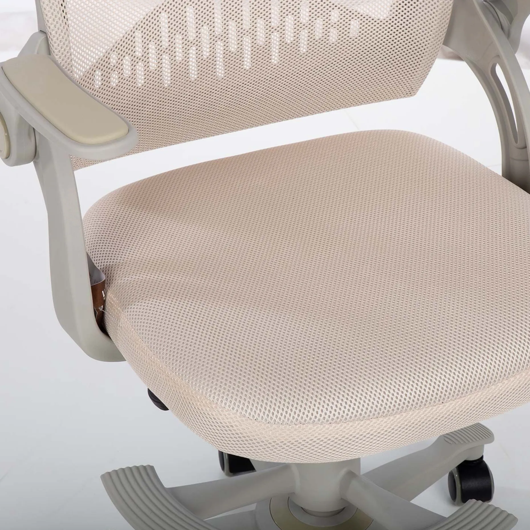 Barneskrivebordsstol HOME4YOU Emmy med fotskammel Beige