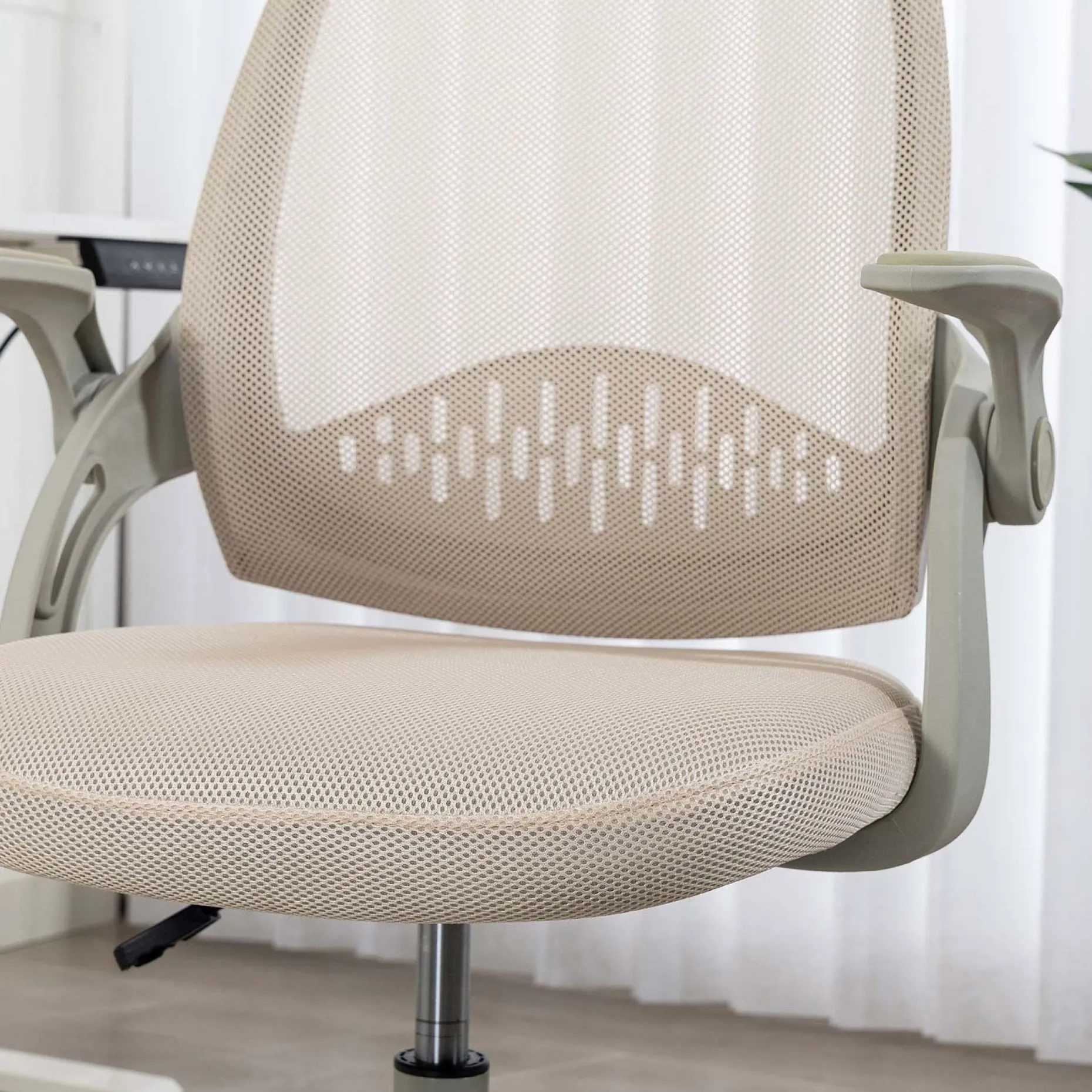 Barneskrivebordsstol HOME4YOU Emmy med fotskammel Beige