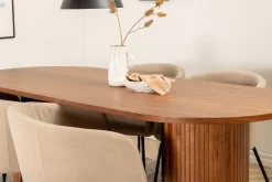 Bianca Matgruppe 200 cm Oval med 4 Berit stoler