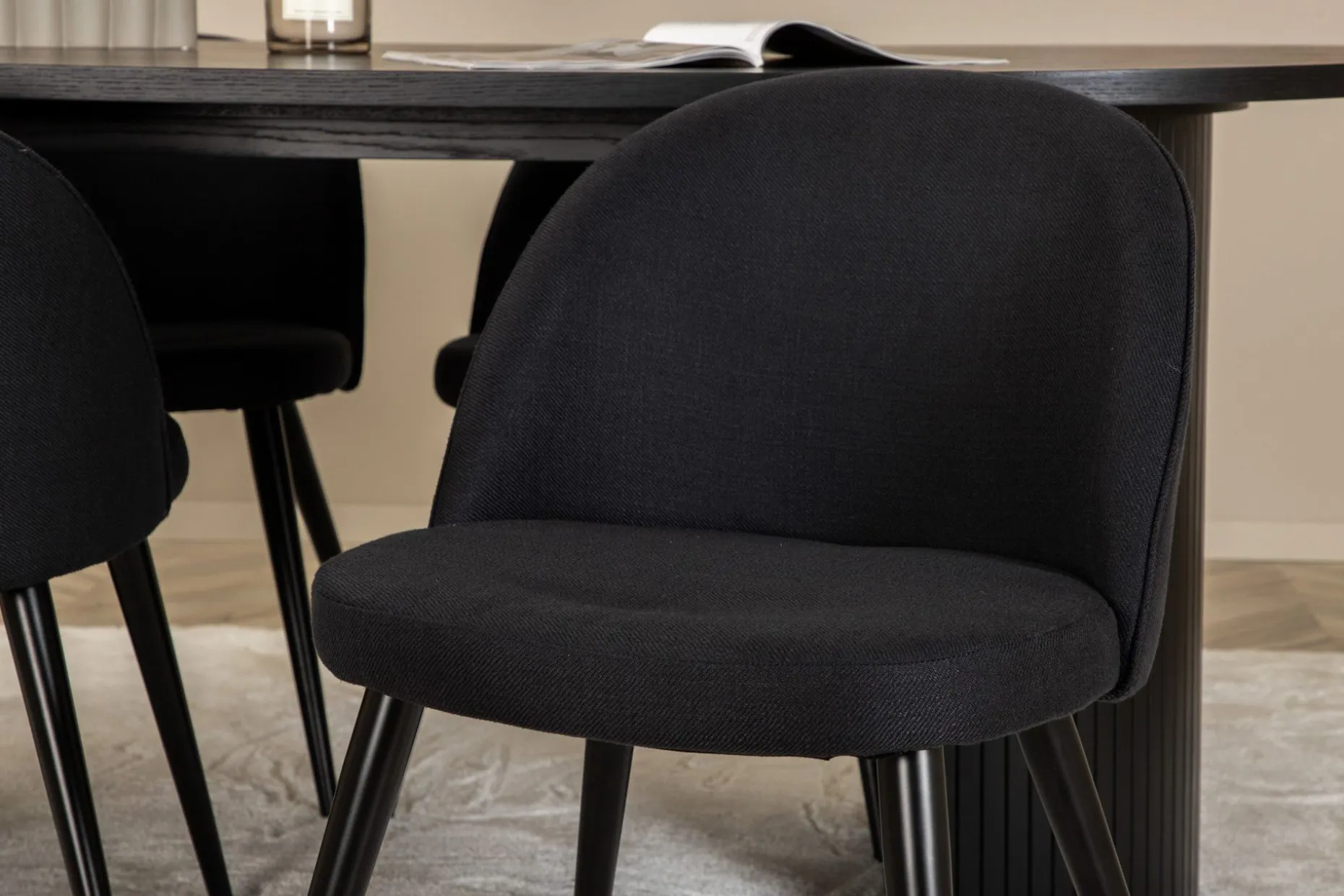 Bianca Spisegruppe 200 cm Oval med 4 Velvet Stoler