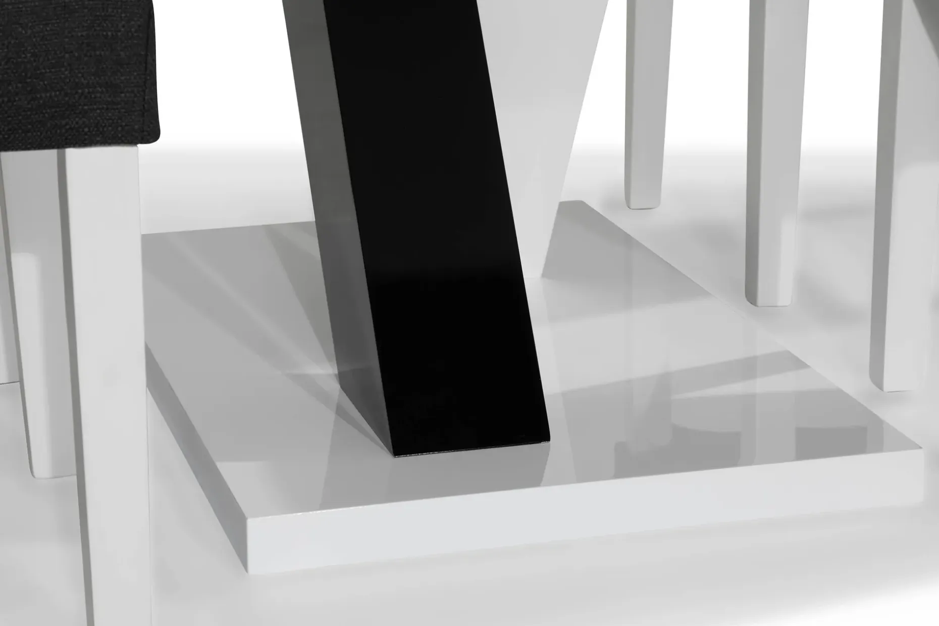 Cesi Spisegruppe 140 cm med 4 Viktor Stol