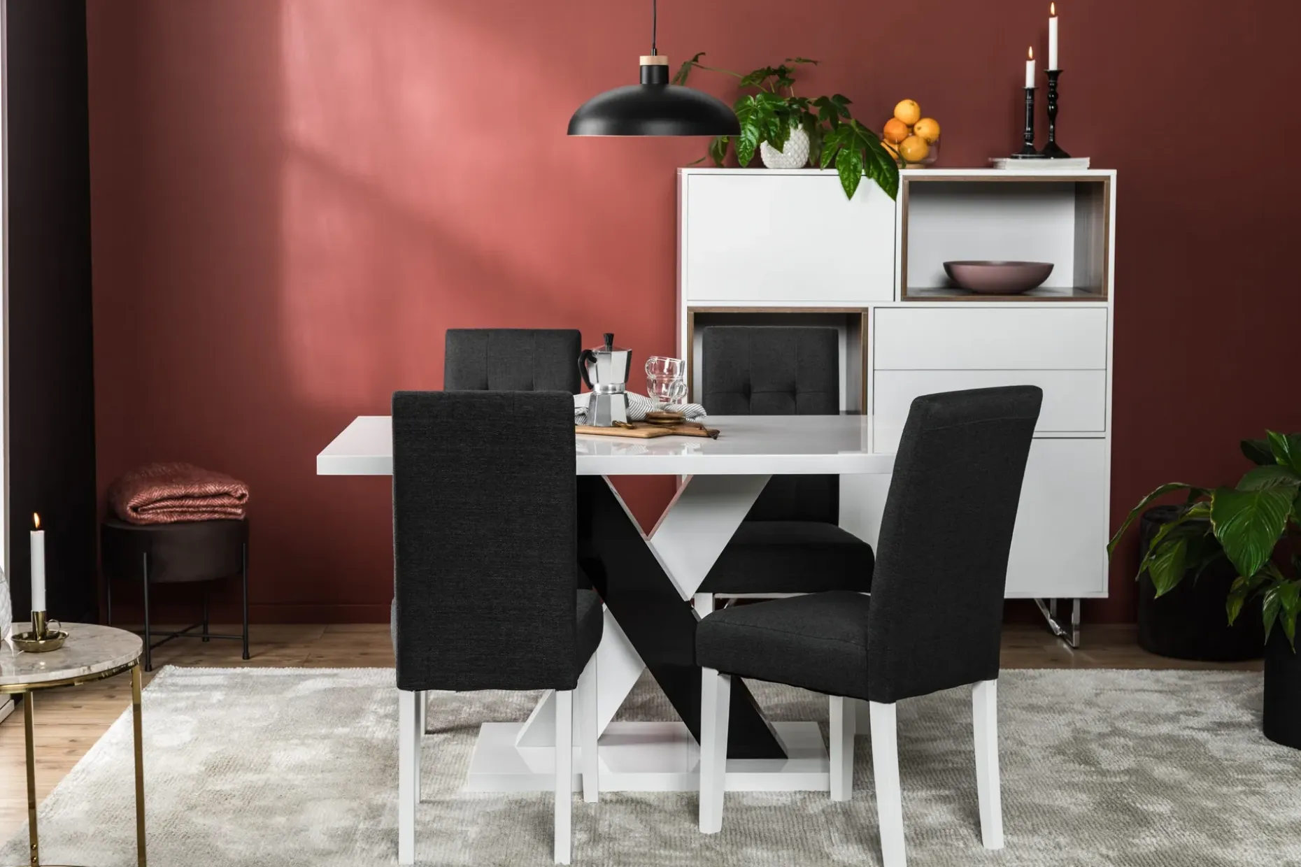 Cesi Spisegruppe 140 cm med 4 Viktor Stol