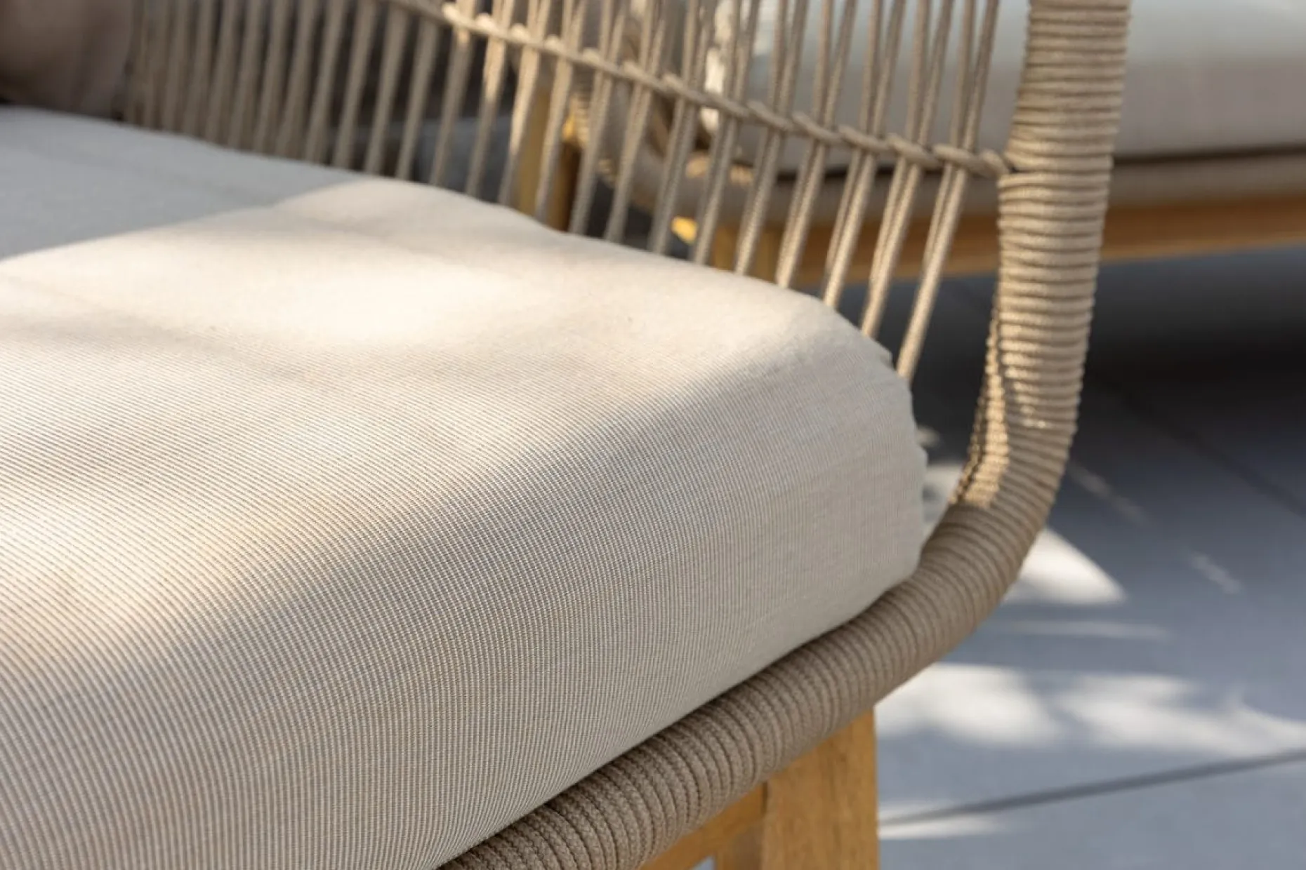 Chania sofagruppe 2-seters sofa + 2 lenestoler med bord utendørs