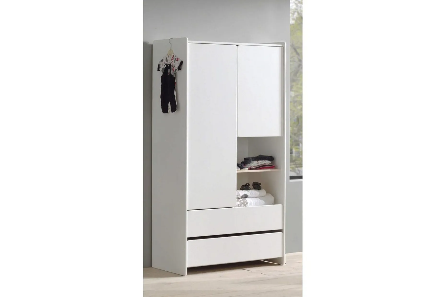 Garderobe med seng nattbord Kiddy