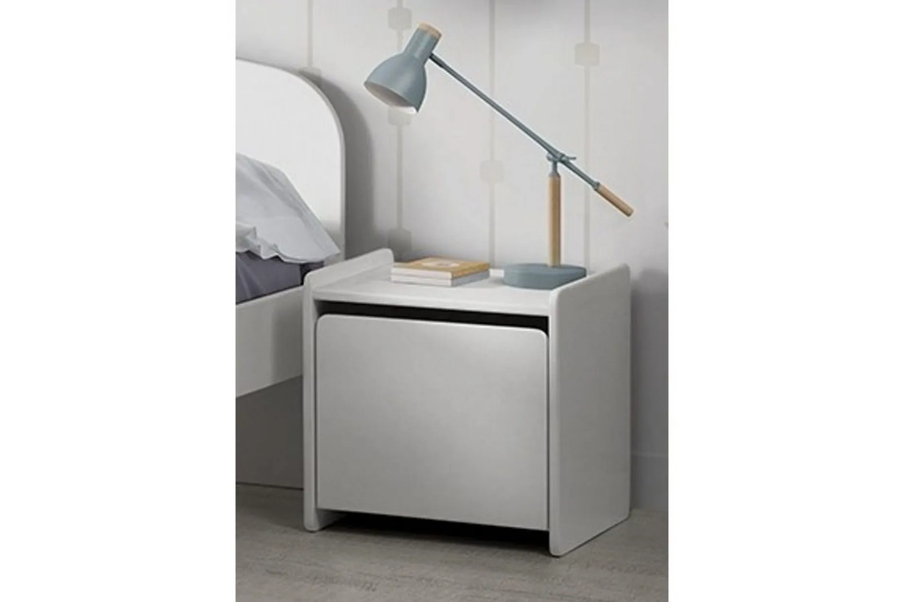 Garderobe med seng nattbord Kiddy