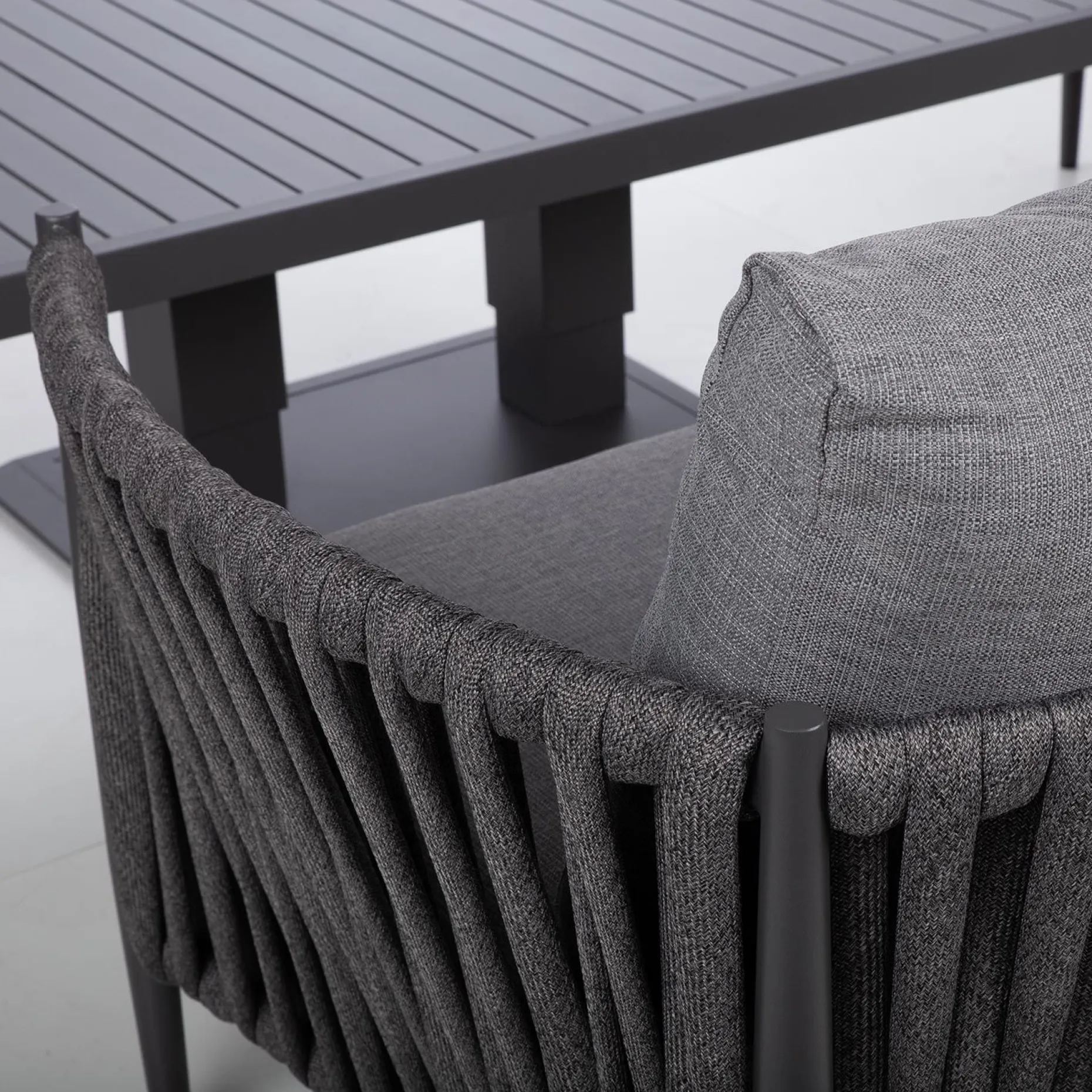 Hagemøbelsett HOME4YOU Bristol bord, sofa og 2 stoler grå