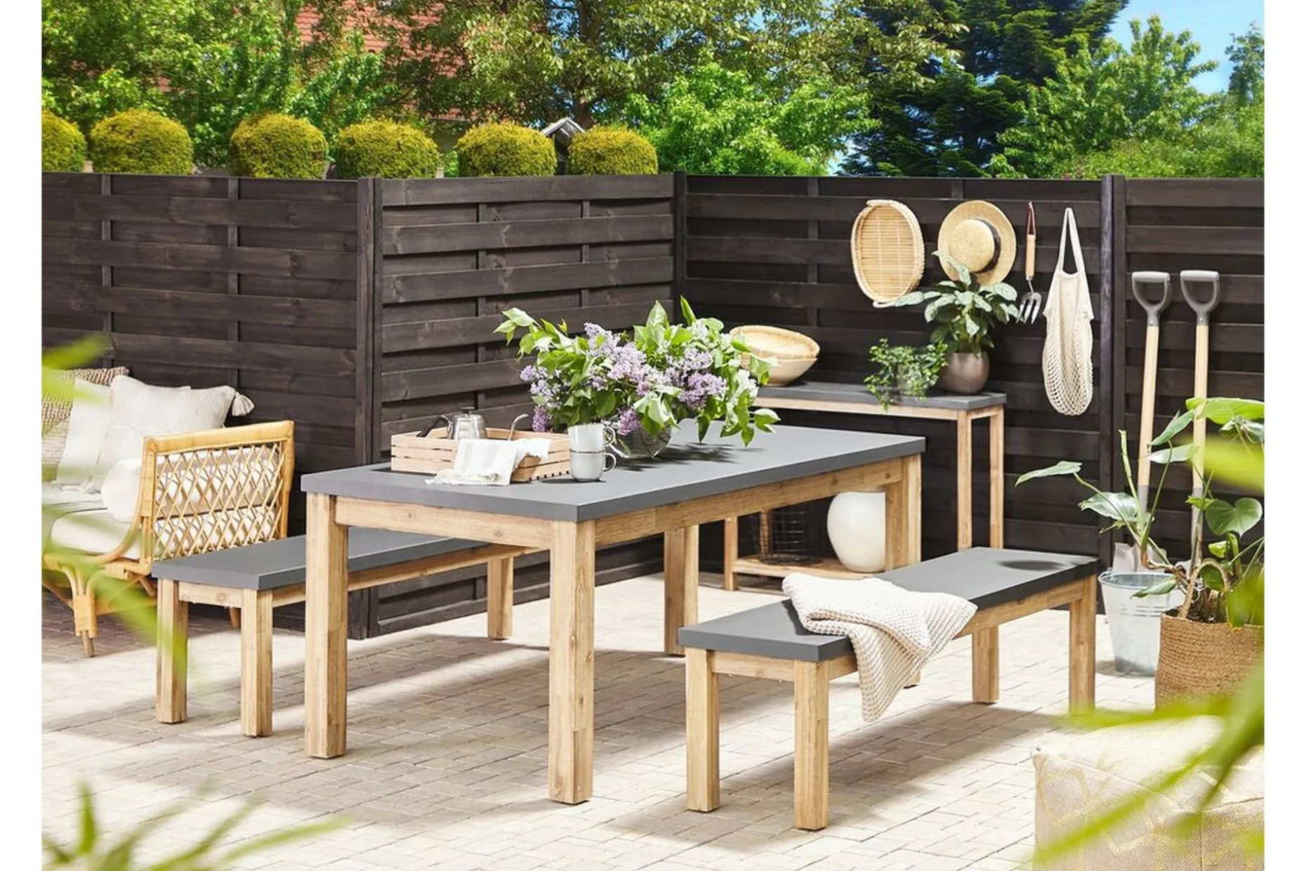Hagemøbelsett med bord og 2 benker grå OSTUNI