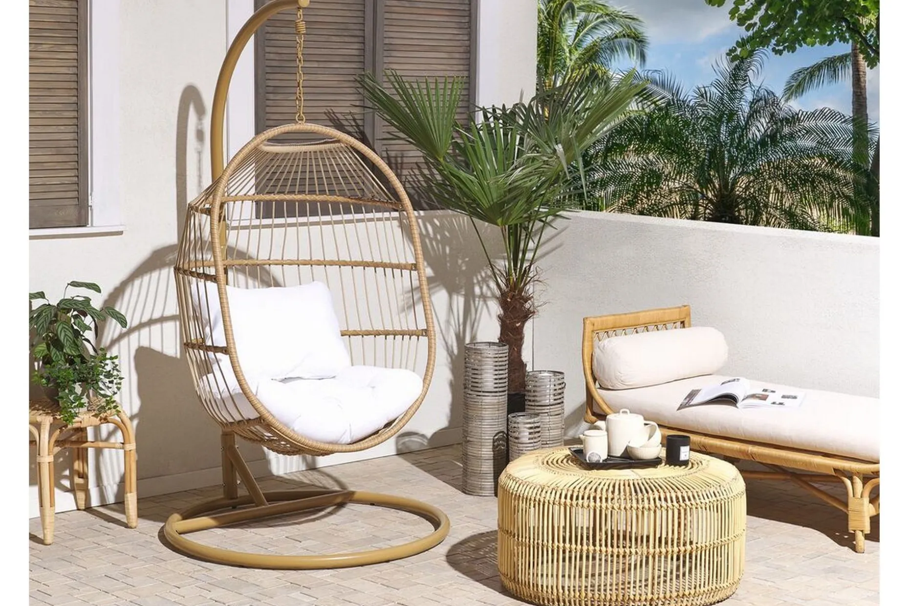 Hengestol med stativ kunstrotting beige ALBA