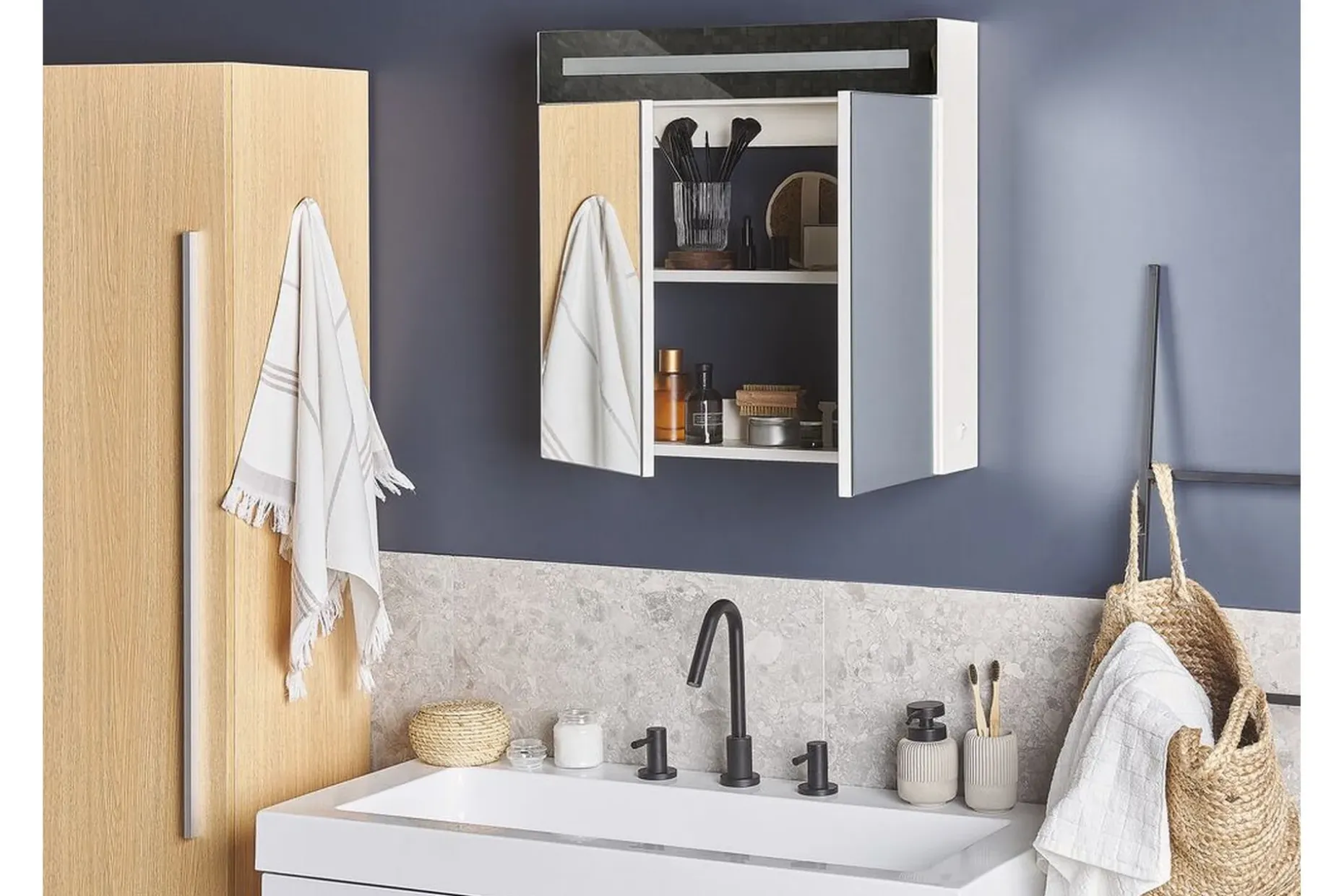 Jaramillo Skap til Badet 60 cm Speil med LED-belysning