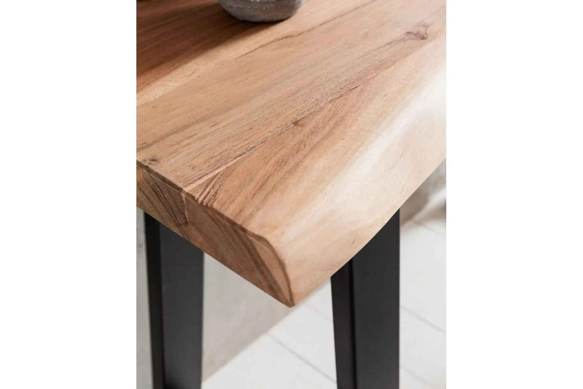 Konsollbord Wohnling Gaya heltre landlig stil med trekantet kant