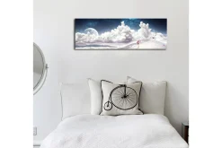 Lerretsbilde med LED-belysning 30x90 cm - Drømmeaktig landskap med en enslig figur som bærer en paraply i et snødekt miljø under en stjerneklar himmel