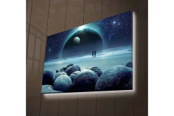 Lerretsbilde med LED-belysning - Stjernehimmel med to silhuetter på en strand og store steiner i forgrunnen