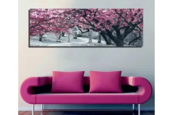 Lerretsbilde 80x30 cm - Blomstrende kirsebærtrær i svart-hvitt landskap
