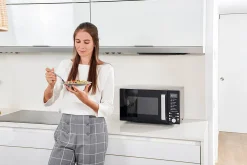 Mikrobølgeovn Black+Decker Digital 900W 23L Svart