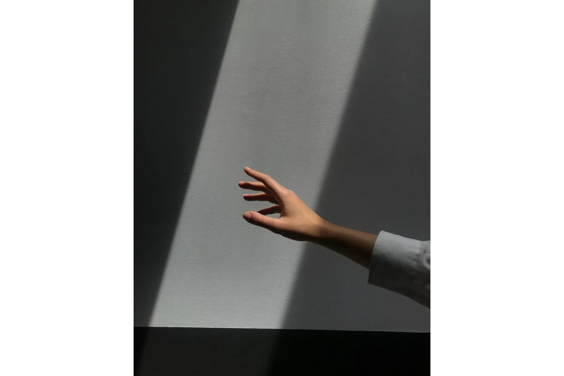 Poster Reaching Hand 50x70 cm