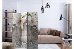 Romdeler Lilies and Quilted Background