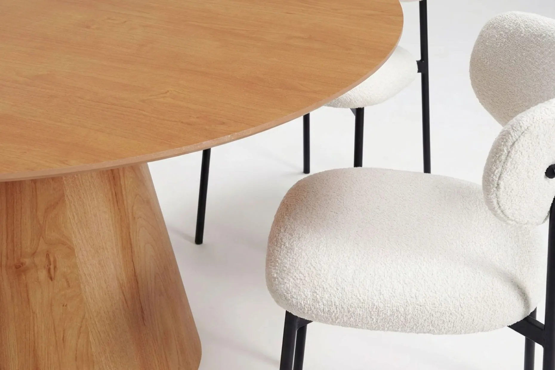 Siena spisegruppe rund 150 cm eik med 6 Milva spisestoler