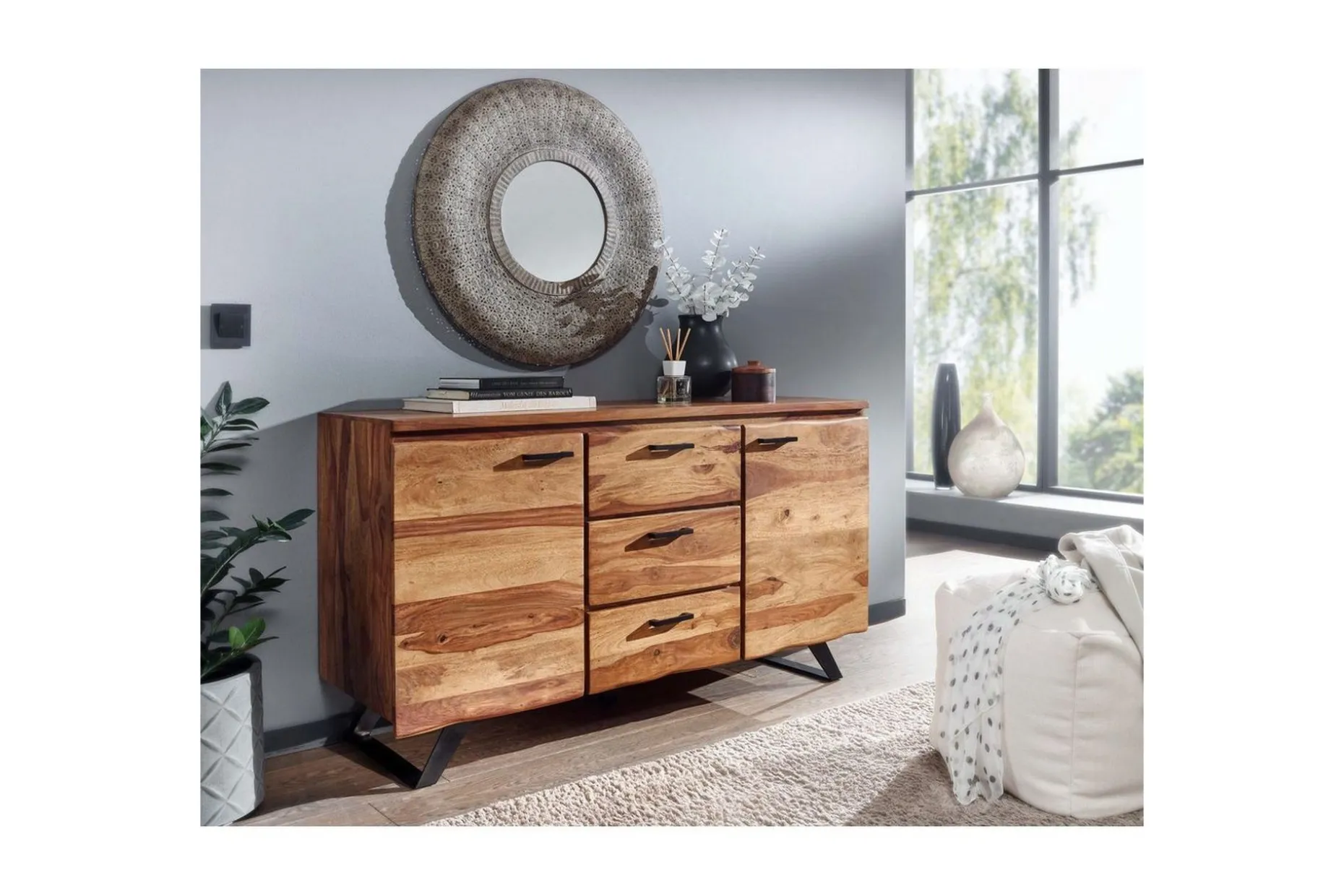 Skjenk Wohnling Massivt treverk trekanter 145 cm med 2 dører 3 skuffer industriell