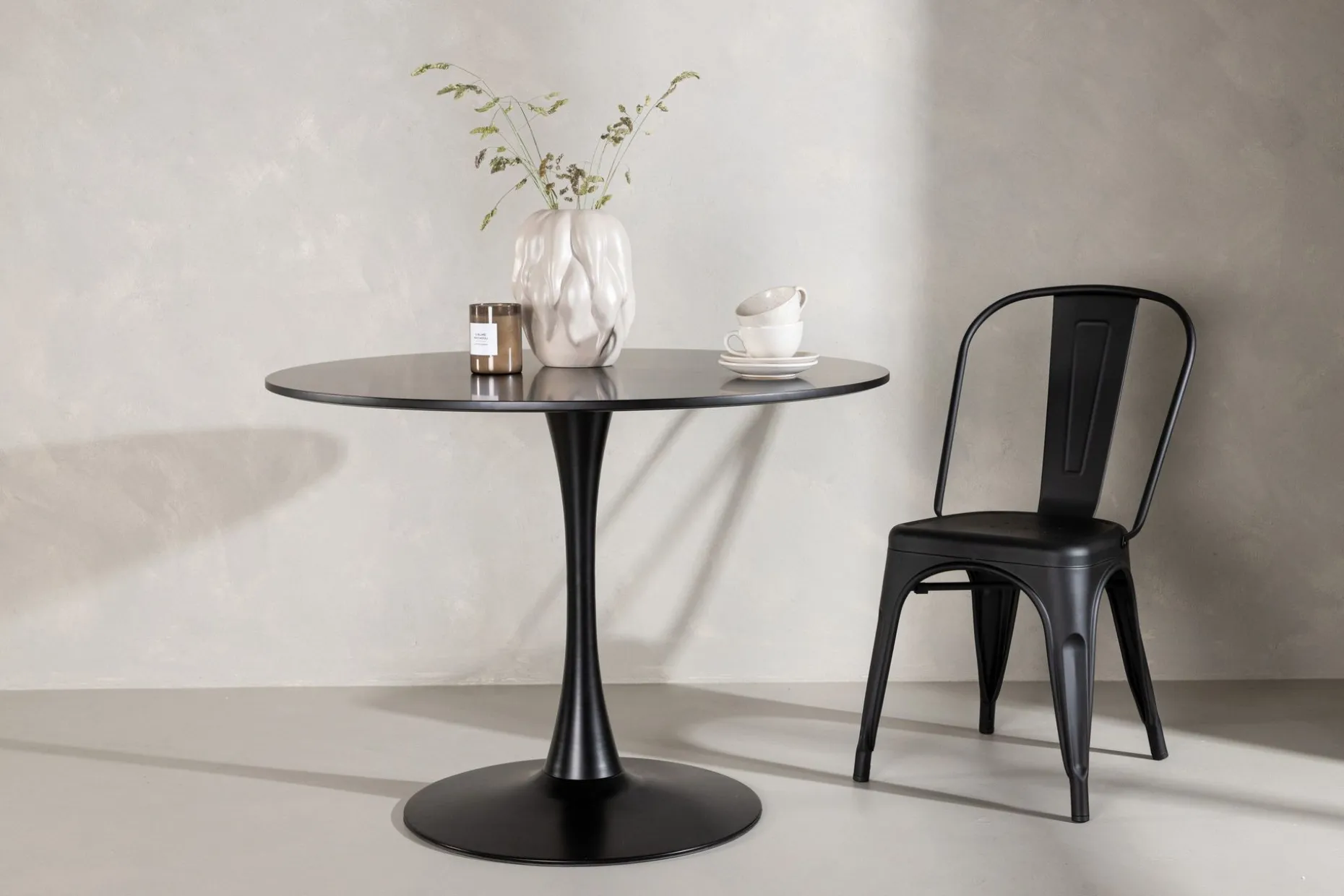 Spisebord Venture Home Glade spisebord 100x74 cm rundt Black