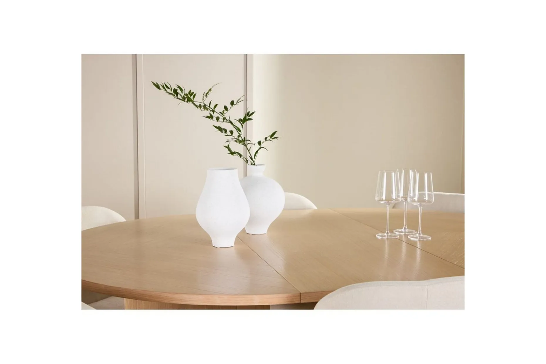 Spisegruppe Strada Rund 120/170 cm Hvit med Lilja Stoler 6 stk