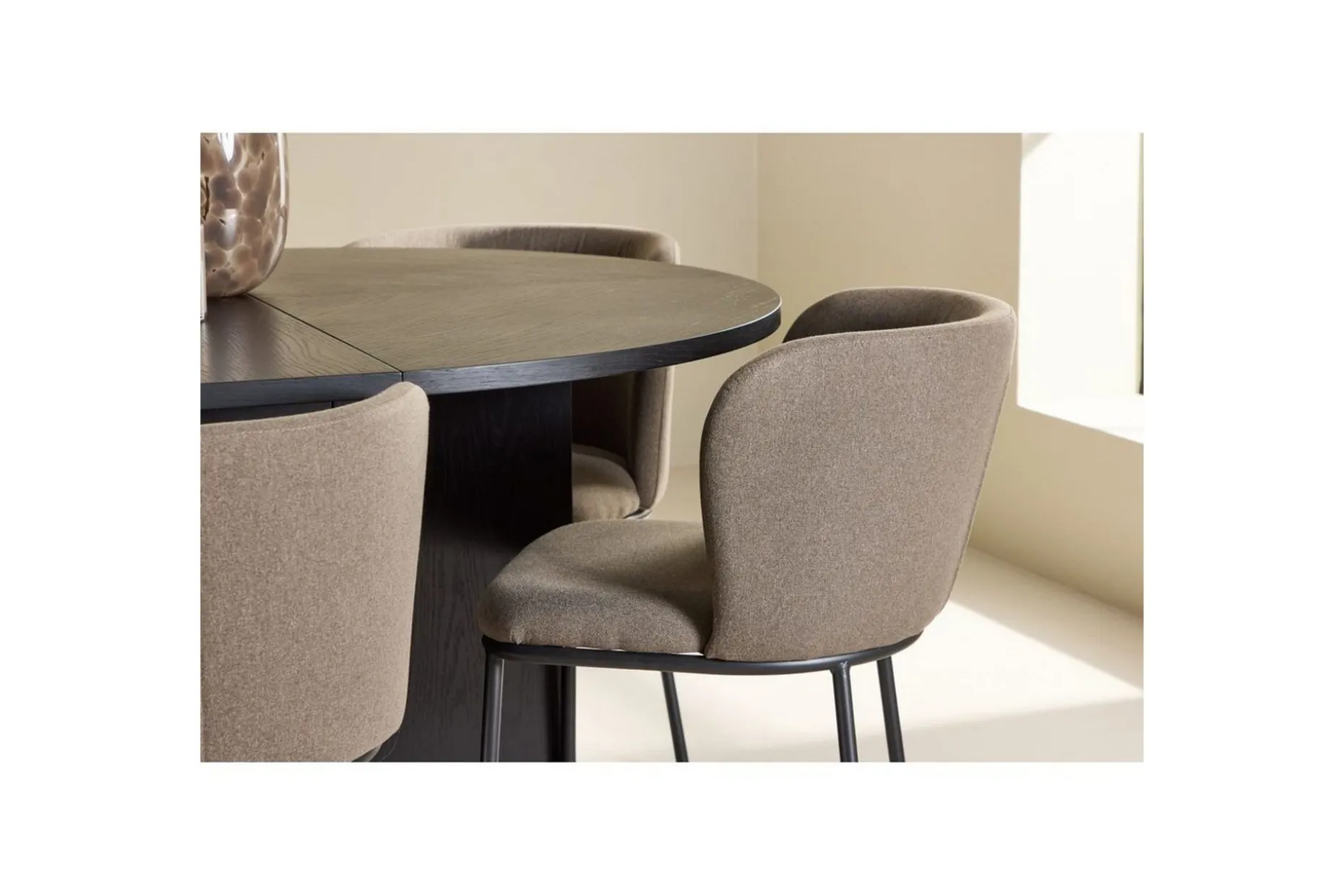 Spisegruppe Strada Rundt 120/170 cm Svart med Edina Stoler 6 stk, Svart / Brun