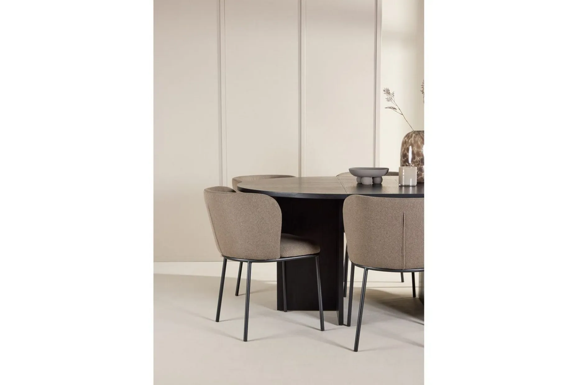 Spisegruppe Strada Rundt 120/170 cm Svart med Edina Stoler 6 stk, Svart / Brun