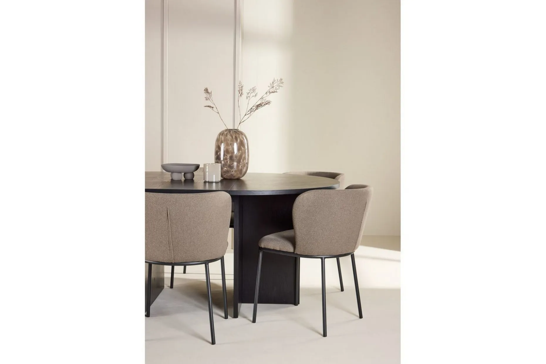 Spisegruppe Strada Rundt 120/170 cm Svart med Edina Stoler 6 stk, Svart / Brun