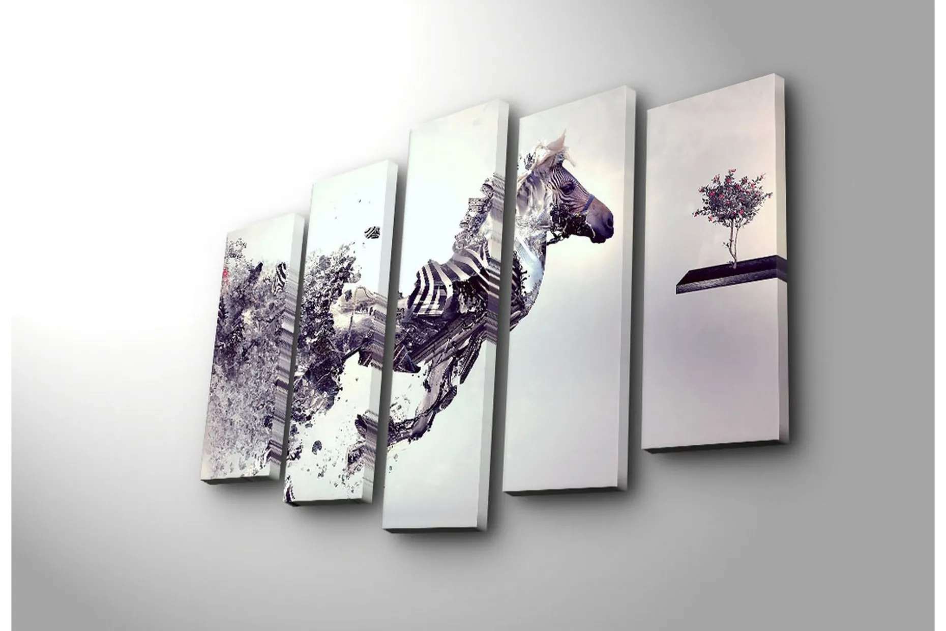 Stort lerretsbilde i 5 deler 105x70 cm - Dynamisk hest i bevegelse med fragmentert struktur