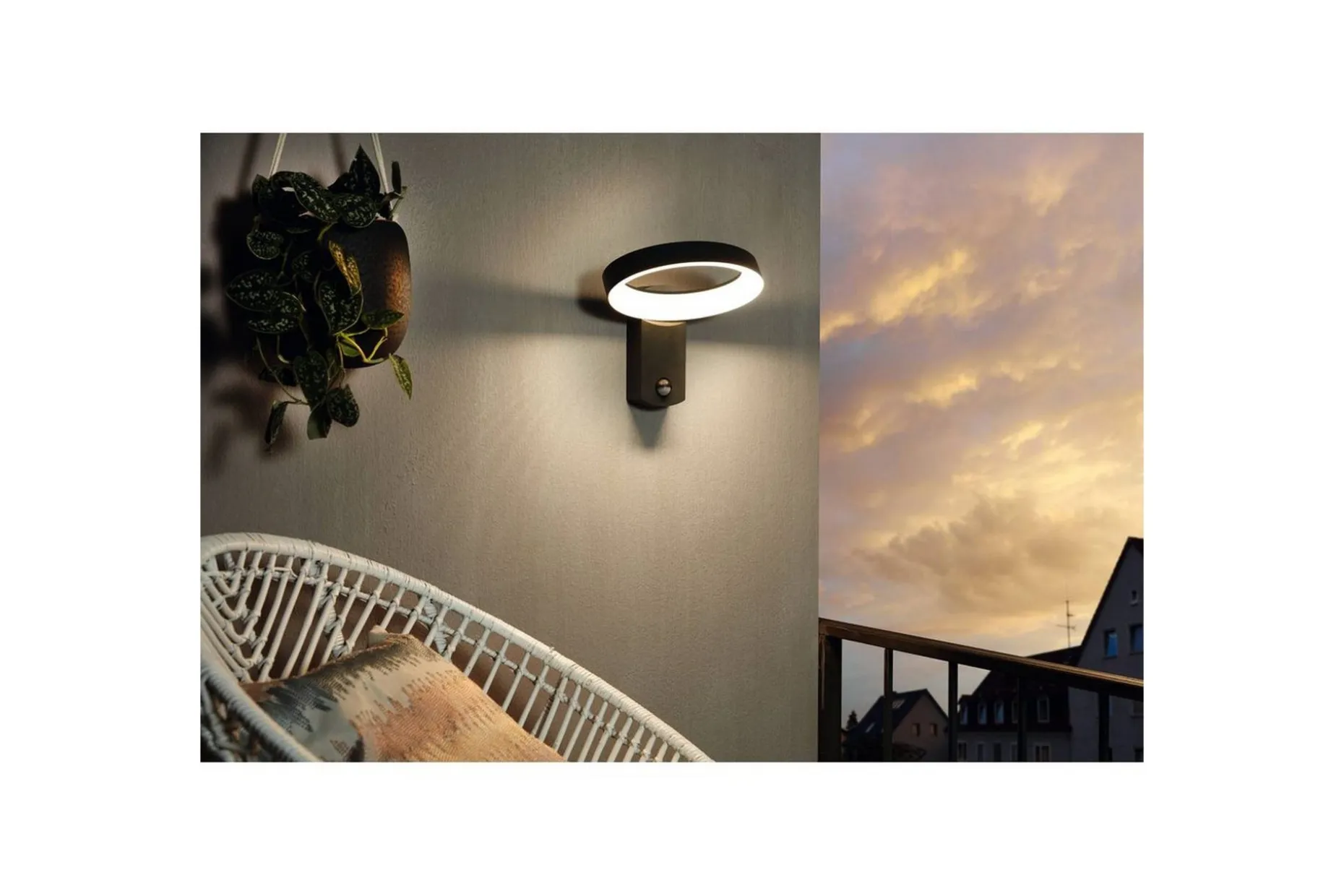 Vegglampe utendørsbelysning Eglo Pernate med sensor