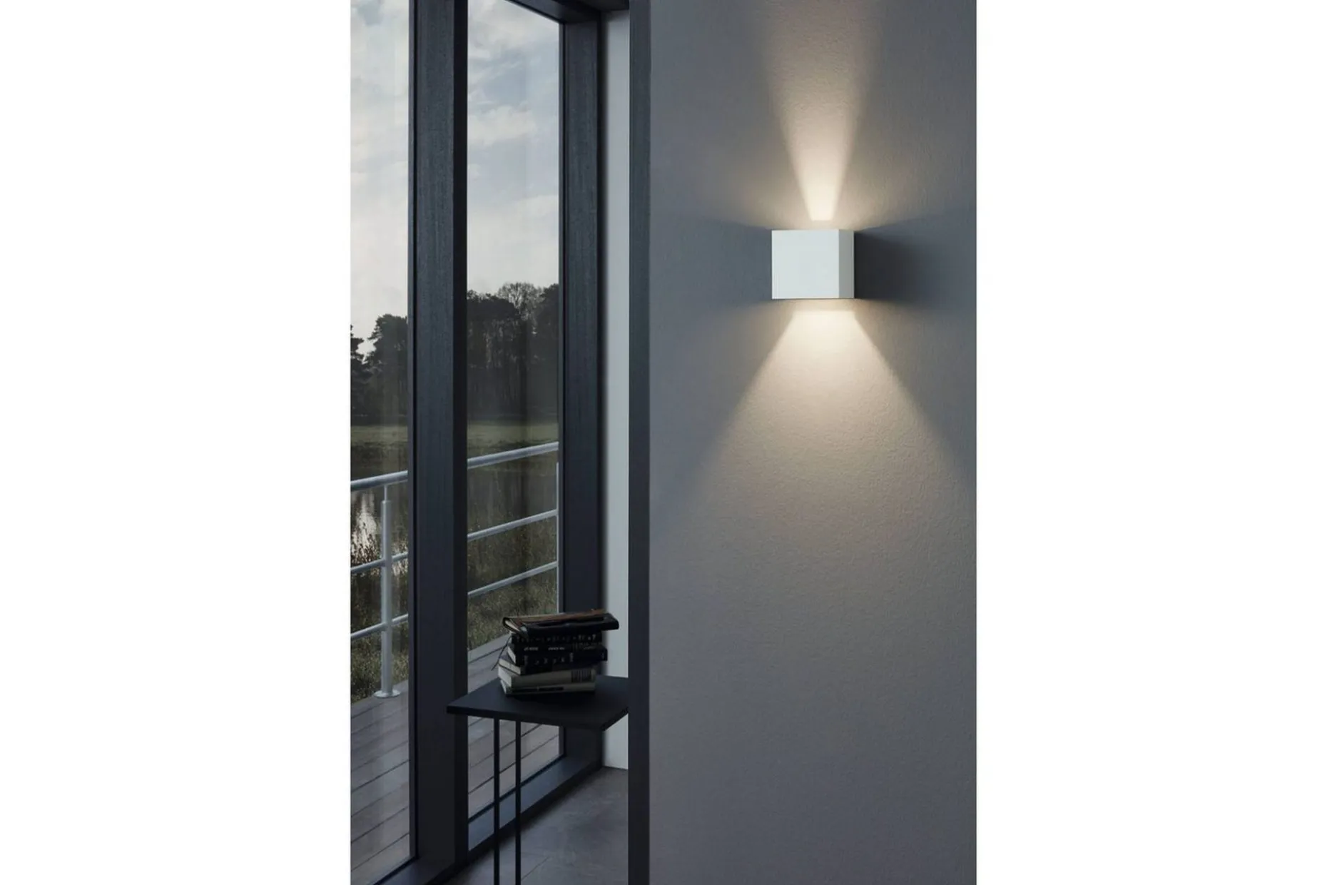 Vegglampe utendørsbelysning Eglo Lamozzo med sensor hvit transparent